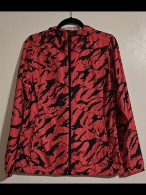 The North Face Women's Medium Hooded Windbreaker Jacket Raspberry Black Print